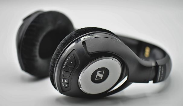 Surround sound headphones