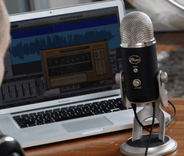 Blue Yeti Pro with laptop