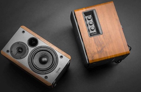 Edifier R1280DB speaker pair