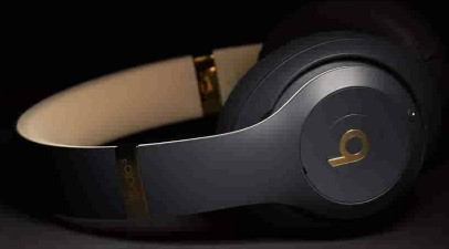 Studio 2 and Studio 3 support active noise cancellation