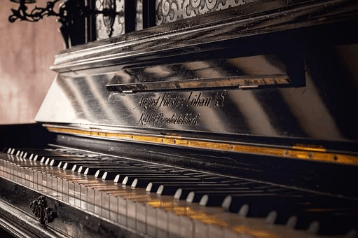 How to mic an upright piano using a single mic