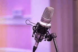 What causes microphone feedback