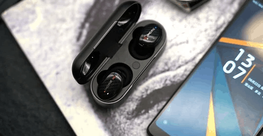 How do wireless earbuds work