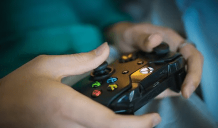 What causes mic echo on Xbox and PS4