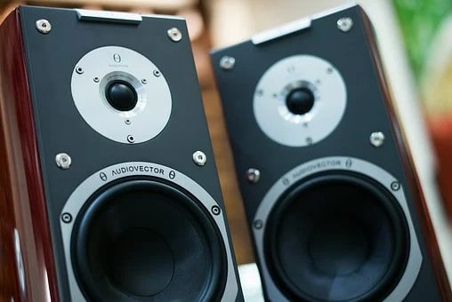 Connectivity options in speakers