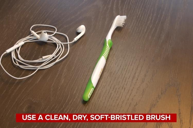 Tips to clean the buds